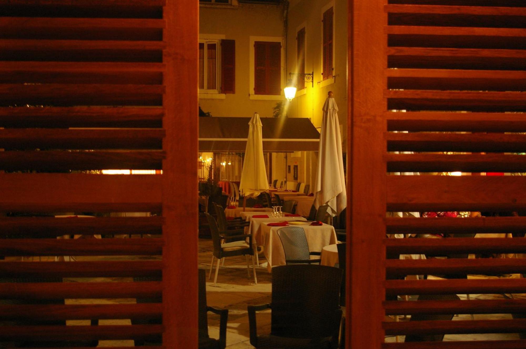 Logis Hotel Le Cheval Noir Argenton Sur Creuse Ngoại thất bức ảnh