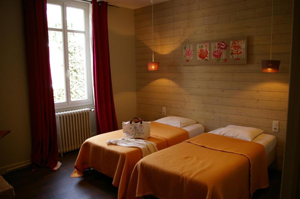 Logis Hotel Le Cheval Noir Argenton Sur Creuse Ngoại thất bức ảnh