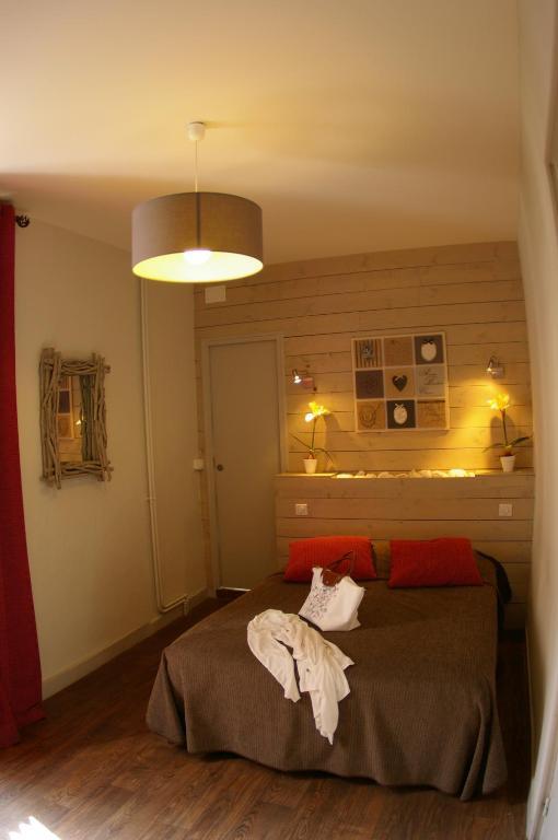 Logis Hotel Le Cheval Noir Argenton Sur Creuse Ngoại thất bức ảnh